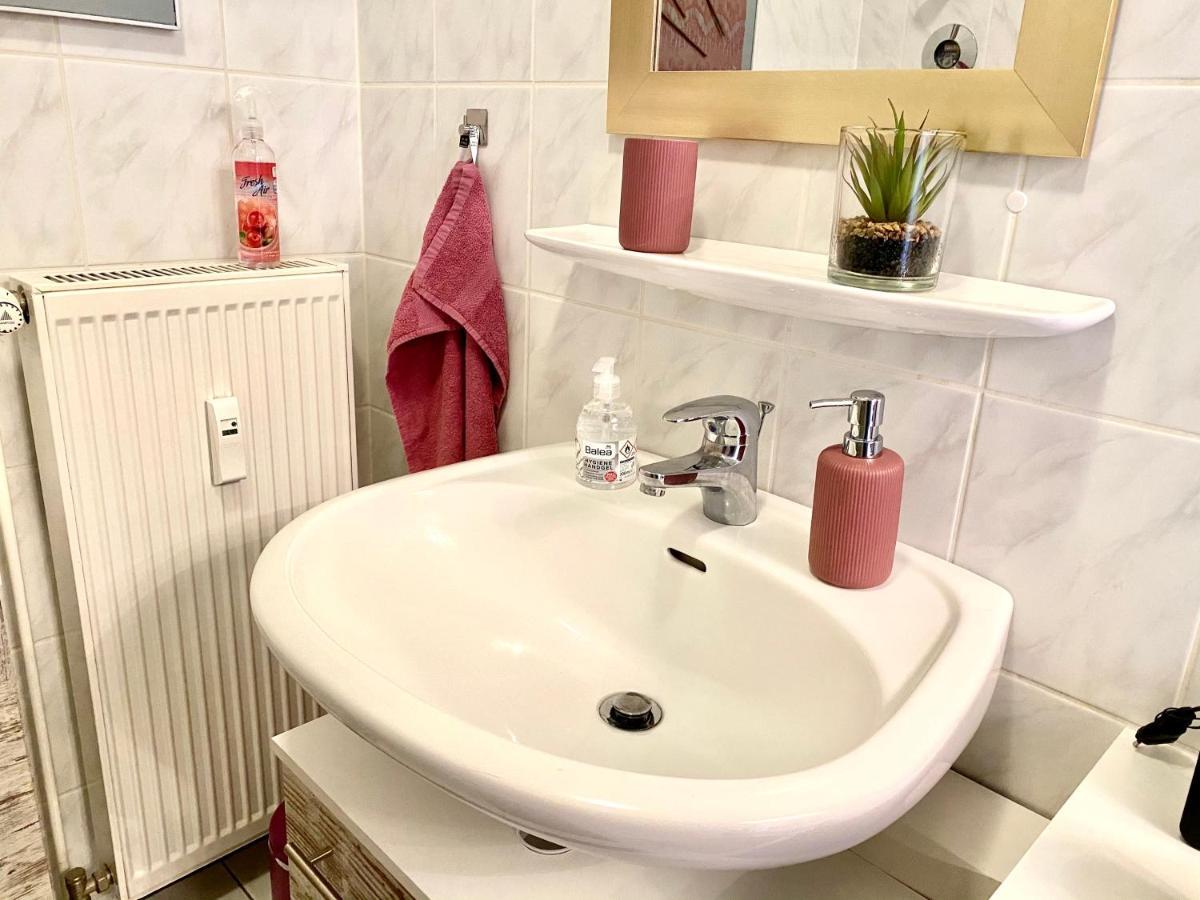 Cottbus-Apartments - Red Apartment I Privat I Wifi I Kueche I Balkon Exteriér fotografie